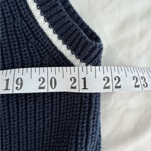 Jessica Simpson Dark Blue sweater vest Knit Top white trim Large preppy - Picture 6 of 6